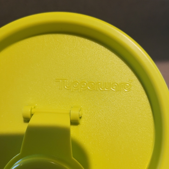 Tupperware Lime Lemon Green Yellow Thirstquake Plastic Tumbler Cup & Lid, 30oz - Picture 5 of 9